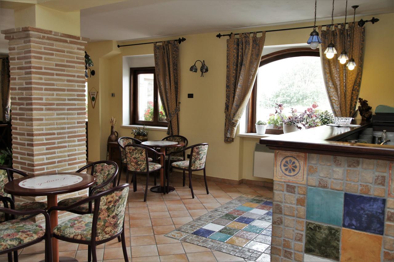אובינדולי Hotel Il Ghiro מראה חיצוני תמונה