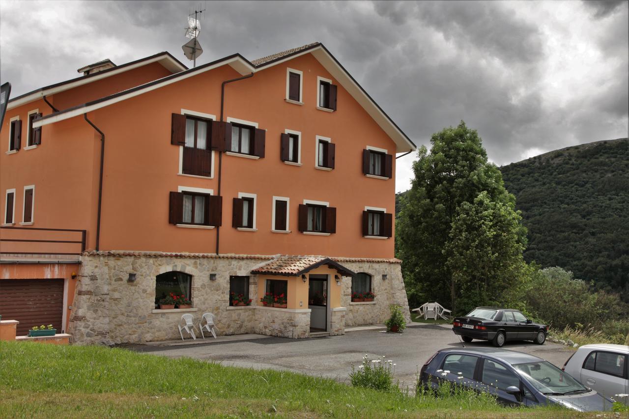אובינדולי Hotel Il Ghiro מראה חיצוני תמונה