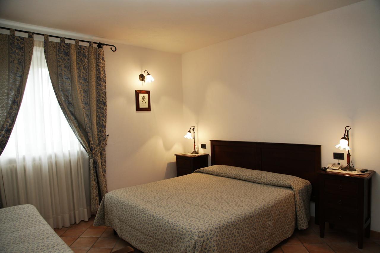 אובינדולי Hotel Il Ghiro מראה חיצוני תמונה