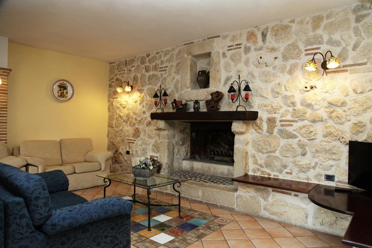 אובינדולי Hotel Il Ghiro מראה חיצוני תמונה